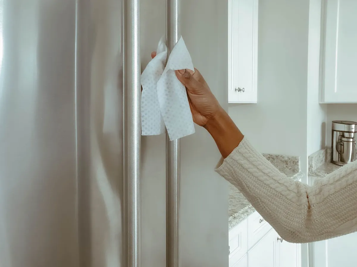 So bekommst du Edelstahlgeräte wieder zum Glänzen