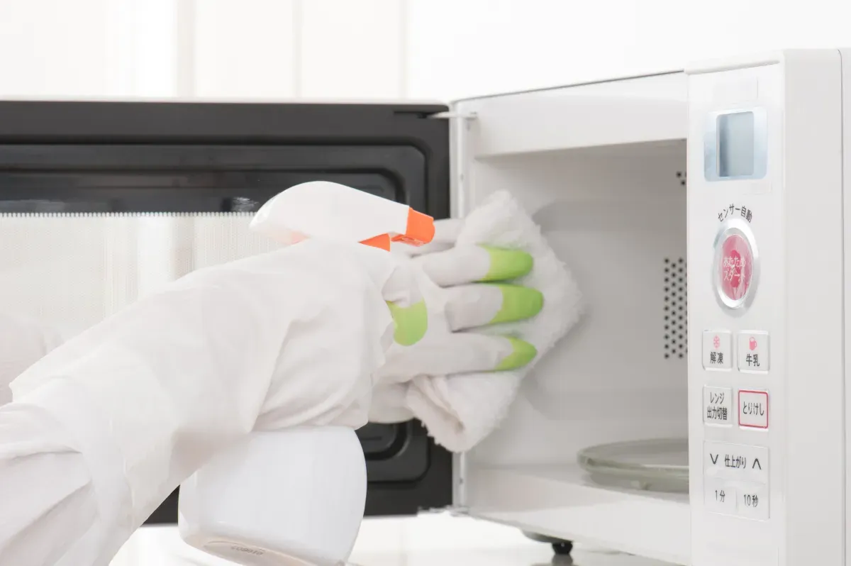Nie wieder Wochenendputz: Ein einfacher Trick für eine saubere Mikrowelle